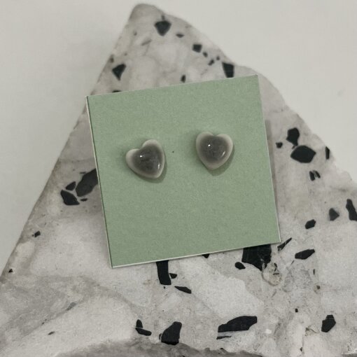 porcelánové náušnice srdce šedé